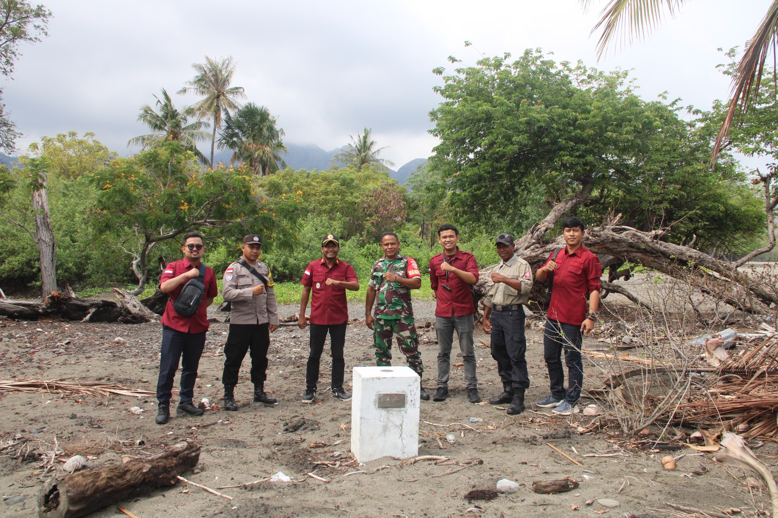 OPERASI GABUNGAN DI DESA HUMUSU WINI: KOMITMEN PENGAWASAN  PERBATASAN DAN PENEGAKAN HUKUM KEIMIGRASIAN 